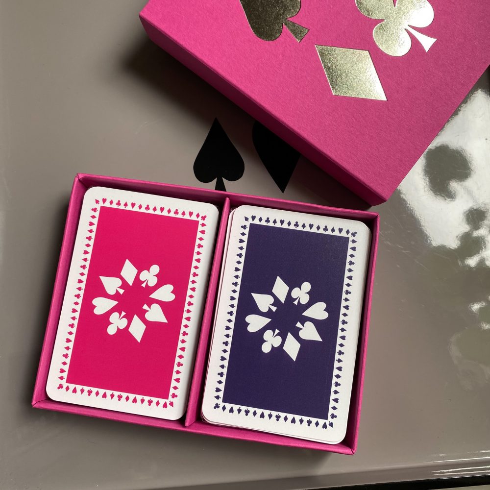 Fuchsia sleeve box with pink & violet playing cards