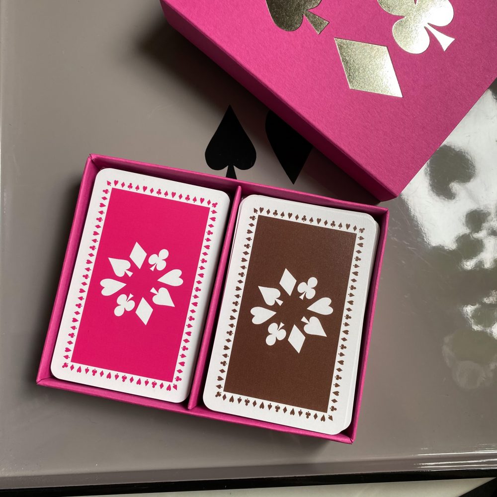 Fuchsia sleeve box with pink & brown playing cards